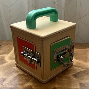 Lovery Wooden Lock Box / Montessori Activity Toy